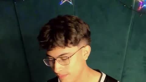 Snapshot of aaron_eze chatting on 12/20/25, 10:50 Aaron Ezequiel online show from 12/20/25, 10:50