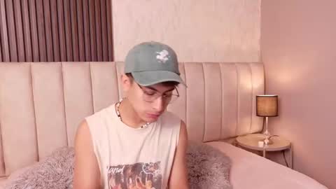 Snapshot of aaron_eze chatting on 01/08/26, 08:44 Aaron Ezequiel online show from 01/08/26, 08:44