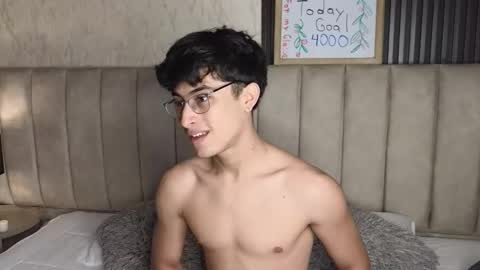 Snapshot of aaron_eze chatting on 01/13/26, 09:31 Aaron Ezequiel online show from 01/13/26, 09:31