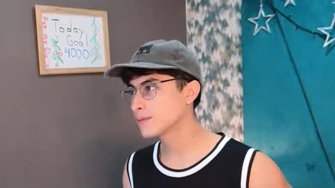 Snapshot of aaron_eze chatting on 01/16/26, 08:46 Aaron Ezequiel online show from 01/16/26, 08:46