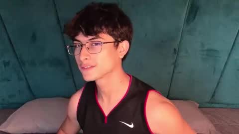 Snapshot of aaron_eze chatting on 02/04/26, 09:20 Aaron Ezequiel online show from 02/04/26, 09:20