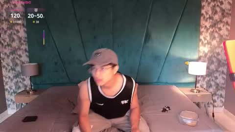 Snapshot of aaron_eze chatting on 02/08/26, 09:40 Aaron Ezequiel online show from 02/08/26, 09:40