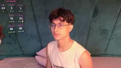 Snapshot of aaron_eze chatting on 02/15/26, 08:38 Aaron Ezequiel online show from 02/15/26, 08:38