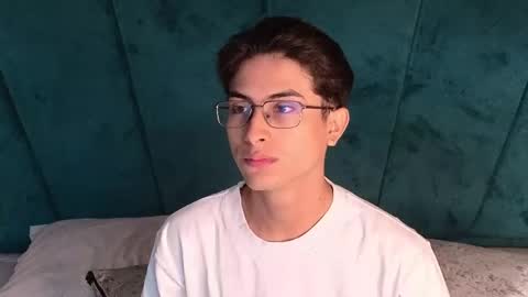 Snapshot of aaron_eze chatting on 04/26/26, 12:36 Aaron Ezequiel online show from 04/26/26, 12:36