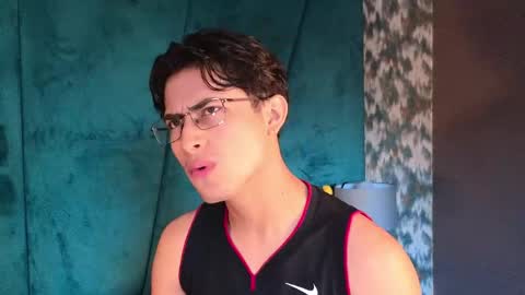 Snapshot of aaron_eze chatting on 05/05/26, 02:14 Aaron Ezequiel online show from 05/05/26, 02:14