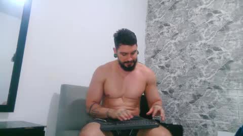 Aaron kwok online show from 03/12/25, 03:57