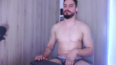 Aaron kwok online show from 10/19/25, 02:01