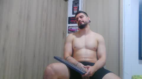 Aaron kwok online show from 11/08/25, 03:39