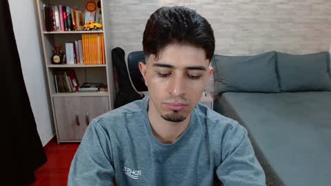 Snapshot of aaron_paul_ chatting on 12/02/24, 08:55 Aaron online show from 12/02/24, 08:55