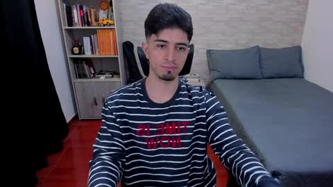 Snapshot of aaron_paul_ chatting on 12/03/24, 08:28 Aaron online show from 12/03/24, 08:28