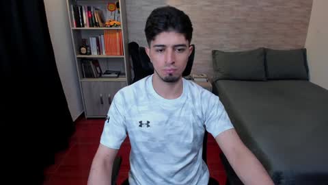 Snapshot of aaron_paul_ chatting on 12/09/24, 08:44 Aaron online show from 12/09/24, 08:44