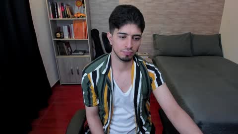 Snapshot of aaron_paul_ chatting on 12/12/24, 08:43 Aaron online show from 12/12/24, 08:43