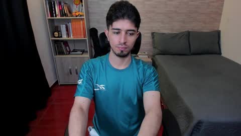 Snapshot of aaron_paul_ chatting on 12/14/24, 05:36 Aaron online show from 12/14/24, 05:36