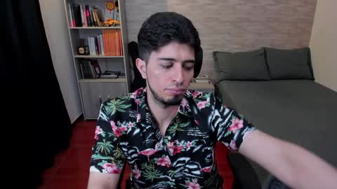 Snapshot of aaron_paul_ chatting on 12/18/24, 09:18 Aaron online show from 12/18/24, 09:18