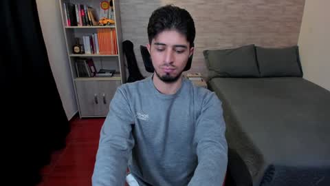 Snapshot of aaron_paul_ chatting on 12/27/24, 10:05 Aaron online show from 12/27/24, 10:05