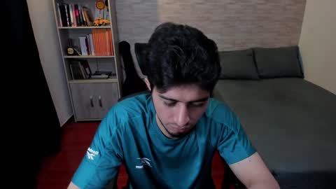 Snapshot of aaron_paul_ chatting on 01/23/25, 07:29 Aaron online show from 01/23/25, 07:29