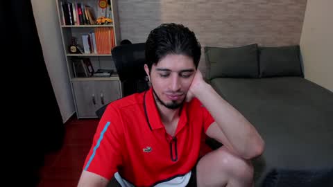 Snapshot of aaron_paul_ chatting on 01/24/25, 08:43 Aaron online show from 01/24/25, 08:43