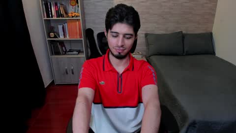 Snapshot of aaron_paul_ chatting on 01/24/25, 11:45 Aaron online show from 01/24/25, 11:45