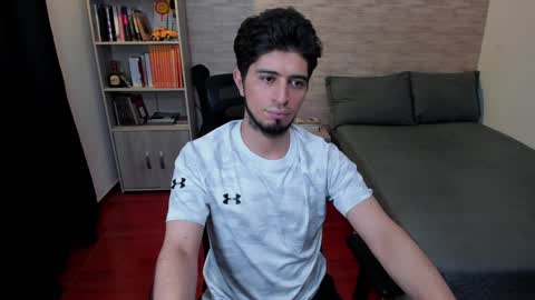 Snapshot of aaron_paul_ chatting on 01/26/25, 12:05 Aaron online show from 01/26/25, 12:05