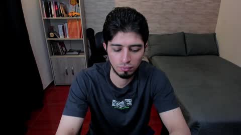 Snapshot of aaron_paul_ chatting on 01/26/25, 09:29 Aaron online show from 01/26/25, 09:29