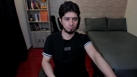 Snapshot of aaron_paul_ chatting on 01/28/25, 09:40 Aaron online show from 01/28/25, 09:40