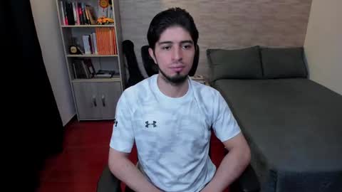 Snapshot of aaron_paul_ chatting on 02/17/25, 08:58 Aaron online show from 02/17/25, 08:58