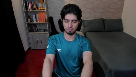 Snapshot of aaron_paul_ chatting on 02/21/25, 09:43 Aaron online show from 02/21/25, 09:43