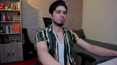 Snapshot of aaron_paul_ chatting on 02/23/25, 08:55 Aaron online show from 02/23/25, 08:55