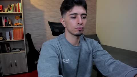 Snapshot of aaron_paul_ chatting on 02/25/25, 07:14 Aaron online show from 02/25/25, 07:14