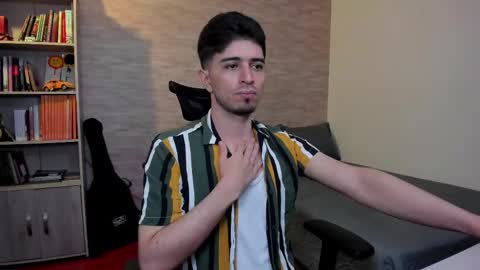 Snapshot of aaron_paul_ chatting on 03/01/25, 06:54 Aaron online show from 03/01/25, 06:54