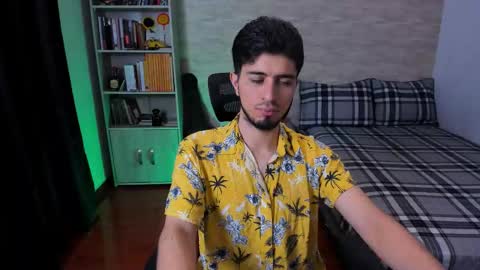 Snapshot of aaron_paul_ chatting on 09/13/25, 07:02 Aaron online show from 09/13/25, 07:02