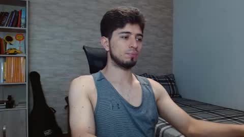 Snapshot of aaron_paul_ chatting on 09/22/25, 07:49 Aaron online show from 09/22/25, 07:49