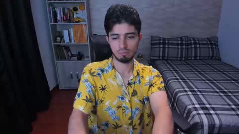 Snapshot of aaron_paul_ chatting on 09/25/25, 08:01 Aaron online show from 09/25/25, 08:01