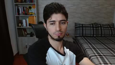 Snapshot of aaron_paul_ chatting on 10/03/25, 07:33 Aaron online show from 10/03/25, 07:33