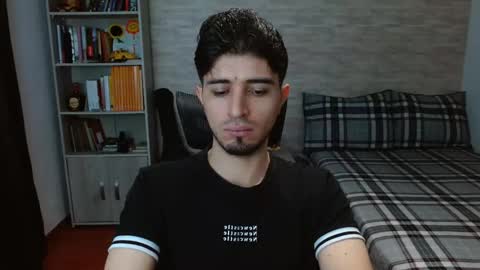 Snapshot of aaron_paul_ chatting on 10/14/25, 07:47 Aaron online show from 10/14/25, 07:47