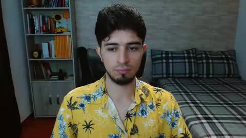 Snapshot of aaron_paul_ chatting on 10/21/25, 07:25 Aaron online show from 10/21/25, 07:25