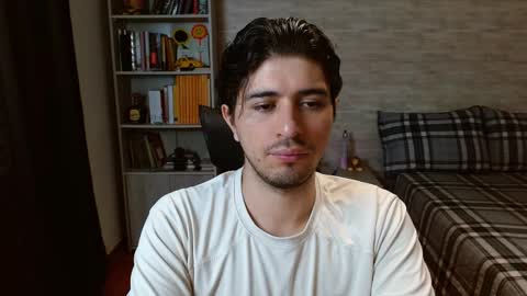 Snapshot of aaron_paul_ chatting on 03/20/26, 09:30 Aaron online show from 03/20/26, 09:30