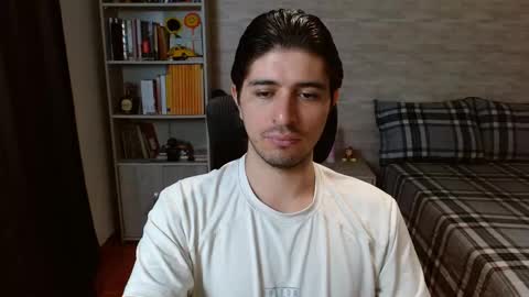 Snapshot of aaron_paul_ chatting on 03/26/26, 07:30 Aaron online show from 03/26/26, 07:30