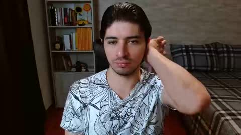 Snapshot of aaron_paul_ chatting on 03/27/26, 07:57 Aaron online show from 03/27/26, 07:57