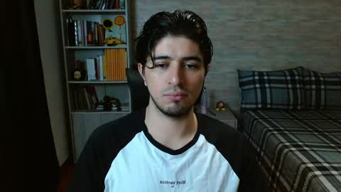 Snapshot of aaron_paul_ chatting on 04/19/26, 06:54 Aaron online show from 04/19/26, 06:54