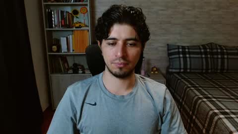 Snapshot of aaron_paul_ chatting on 04/21/26, 10:23 Aaron online show from 04/21/26, 10:23