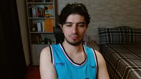 Snapshot of aaron_paul_ chatting on 04/24/26, 06:32 Aaron online show from 04/24/26, 06:32