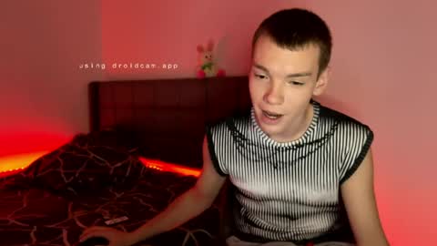 Snapshot of aaron_stonee chatting on 04/21/26, 07:17 Aaron online show from 04/21/26, 07:17