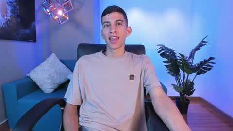 Snapshot of aaron_whitee chatting on 03/07/26, 08:50 Aaron online show from 03/07/26, 08:50