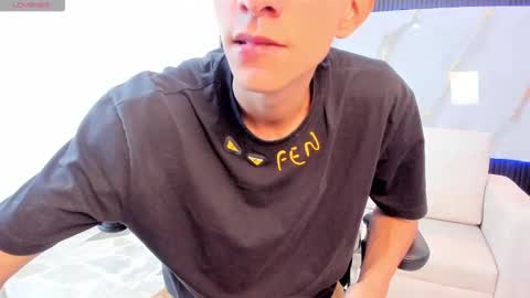 Snapshot of aaron_whitee chatting on 03/09/26, 08:35 Aaron online show from 03/09/26, 08:35