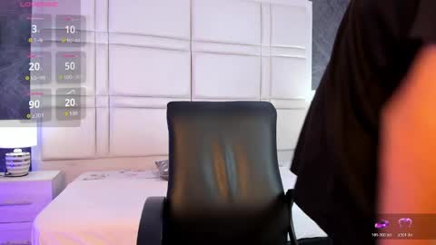 Snapshot of aaron_whitee chatting on 04/07/26, 08:31 Aaron online show from 04/07/26, 08:31