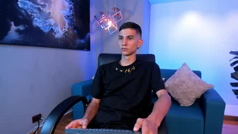 Snapshot of aaron_whitee chatting on 04/20/26, 08:43 Aaron online show from 04/20/26, 08:43