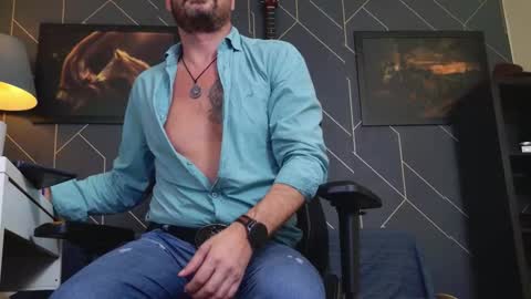 Snapshot of aaronbomer chatting on 11/05/25, 06:30 Aaron online show from 11/05/25, 06:30