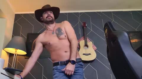 Snapshot of aaronbomer chatting on 11/16/25, 05:35 Aaron online show from 11/16/25, 05:35