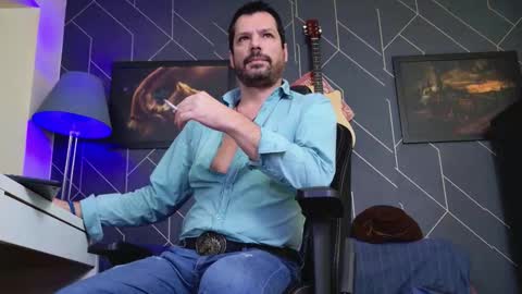 Snapshot of aaronbomer chatting on 12/01/25, 05:45 Aaron online show from 12/01/25, 05:45